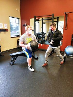 Student Athletes train with sports focused Physical Therapists to return to play faster and with less risk of re-injuring themselves.