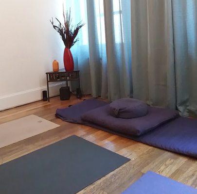 Yoga, Chigong, meditation and exercise Therapy group classes