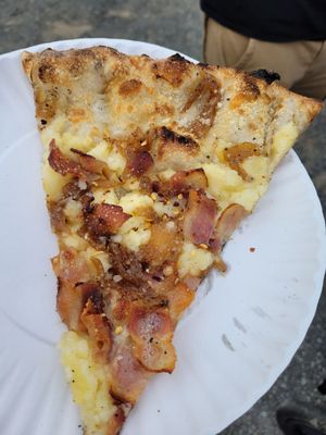 Mashed potato and bacon pizza, delicious