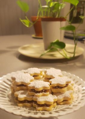 Alfajores (Soft Cookies with Dulce de Leche filling) Delicious!