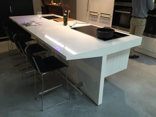 Arclinea kitchen design with Absolute White countertop. Detail!