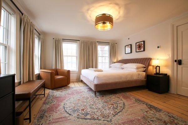 Featured Guest Room: Van Buren