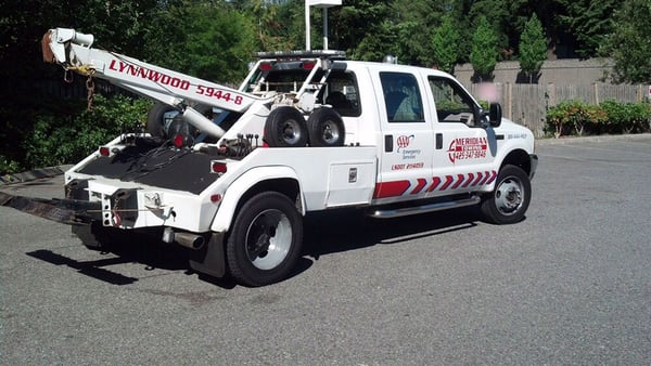 Crew cab tow truck for up to 5 passengers