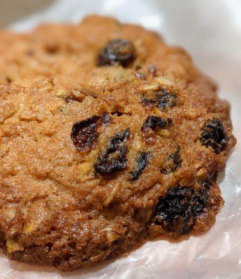 Oatmeal raisin cookie