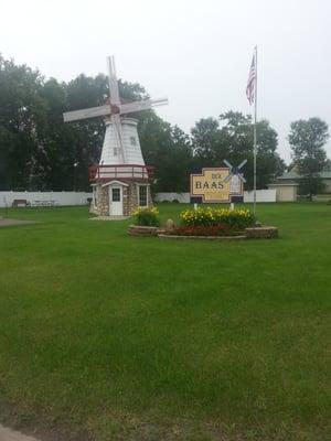 Lovely spot off of the highway for kids to run around!