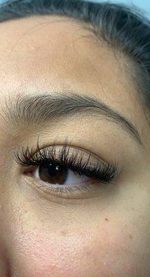 Hybrid Set (mix of volumes and classic lashes)