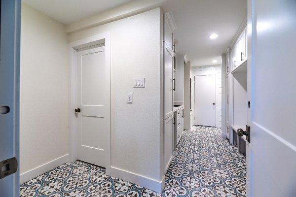 Custom build mud room and laundry room with modern features