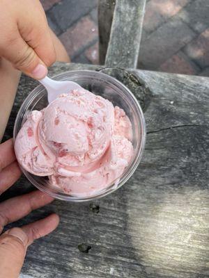 Strawberry ice cream - kiddie size