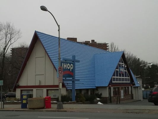 IHOP Is located near Watsessing Park. 4/10th of a mile from the Parkway.n