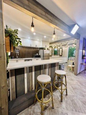 Studio Kitchenette / Bar