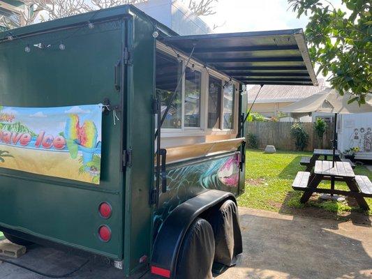 The food truck and plenty of outdoor seating.