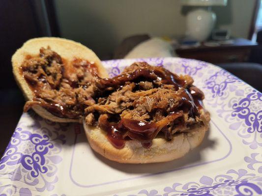 Regular pulled pork sandwich