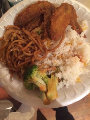 Honey wings, vegetable Lo mein(over cooked noodles) white rice, broccoli in brown sauce