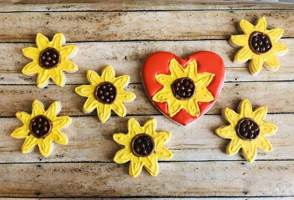 Sunflower Love! Sugar Cookies www.ashtonmariecakes.com