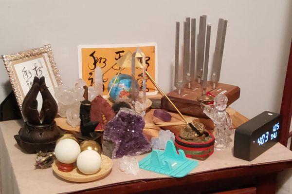 These sacred objects blesse the space and session.