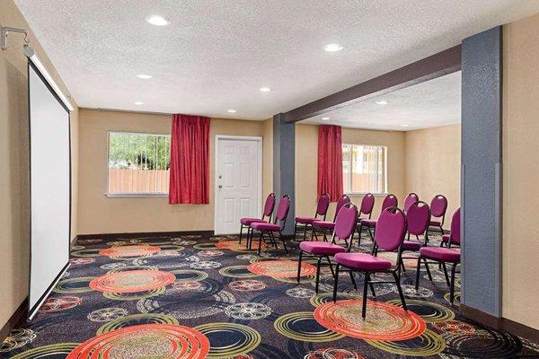 Ramada by Wyndham San Antonio Near SeaWorld/Lackland AFB