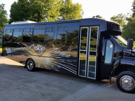 Diamond Limo and Party Bus