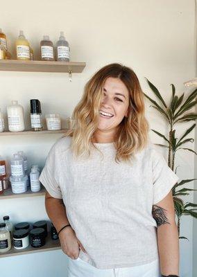 Hi, I'm Karly! I'm a hairstylist in Costa Mesa, CA. I'm passionate about low maint hair and making everyone feel better about themselves!