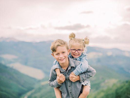 Family portraits on top of Vail mountain.