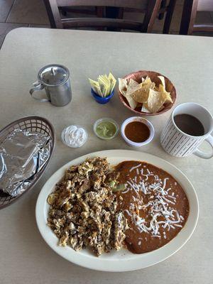 Huevos con chorizo breakfast