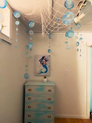 A room where mermaids lay!