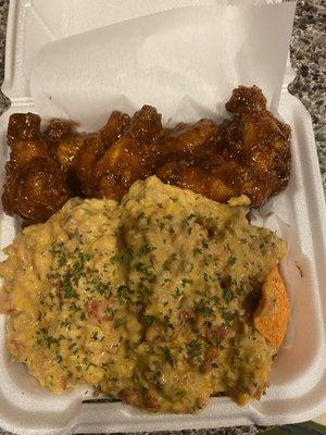 Buu I'm g Os Tossed in the Sauce Wings & Nachos with Rotel Dipp