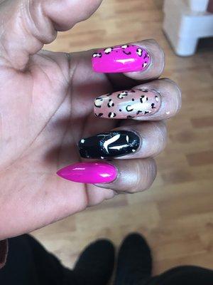 Design done by Lin at nail graphics go see her