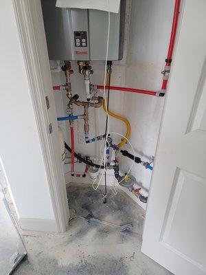 Hot water heater