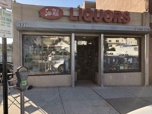 Store front with parking on side of building.