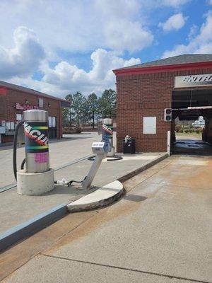 Carwash tunnel entrance