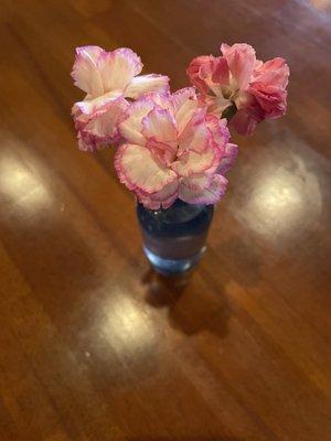 Lovely table setting- live flowers