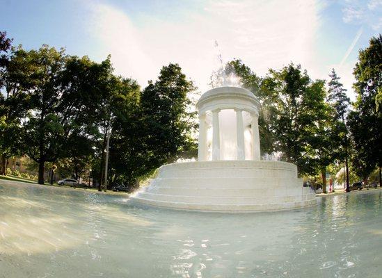 Sitting in the middle of Marshall is the Fountain, which puts on a colored light and water show day and night.