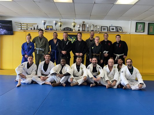 Noon jiujitsu class