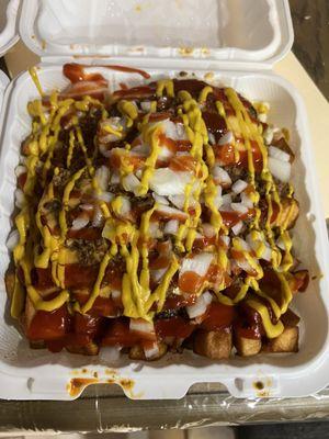 Garbage plate with two burgers