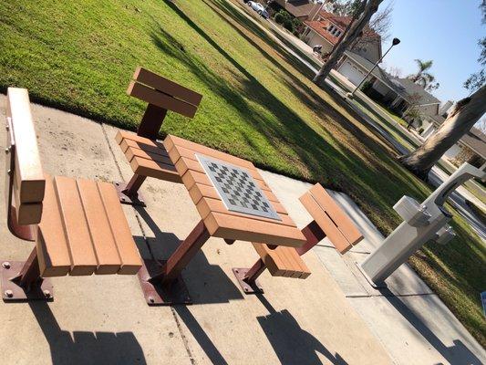 Water fountain and game table