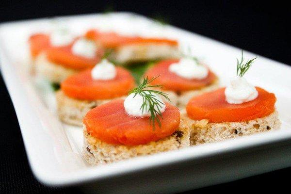 SMOKED SALMON CROSTINI