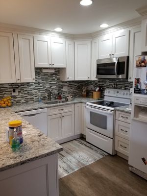 White shaker cabinet with interlocking backsplash tile.