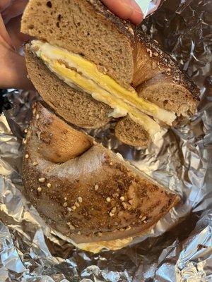 Multigrain bagel with egg and cheese