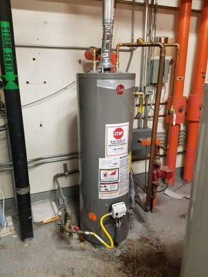 RHEEM HOT WATER TANK