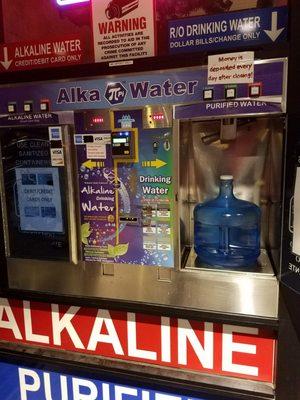 What the station looks like. Alkaline left (card only), drinking water right  (takes 5$, 1$, 0.25, 0.10, 0.05).