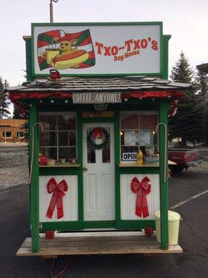 This little Basque kitchen sells Basque Chorizos, Hot Dogs and Churros!