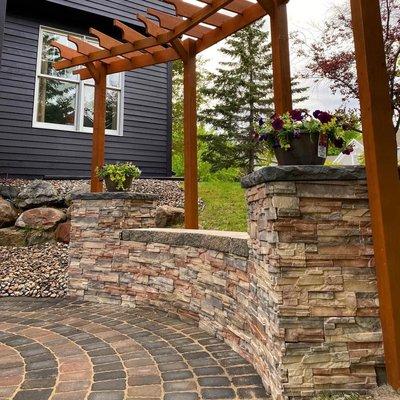 Sitting Wall with Pergola in a Circle Paver Patio