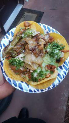 Tacos de pollo,azada,pastor,de vegetales"