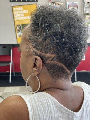 Womens haircut w/ design