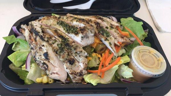 Salad with grilled chicken (gaucho)