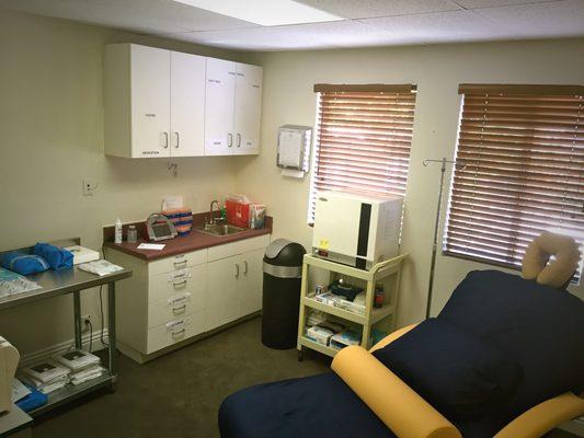 OC Advanced Stem Cell Treatment Center procedure room.