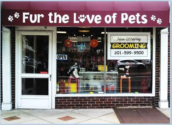 Cage-Free Grooming Salon and 
Pet Lovers Boutique