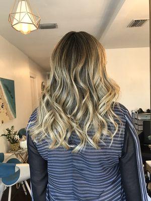 Multi-dimensional blonde on a dark base