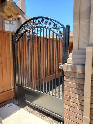 Match pedestrian gate, Custom design