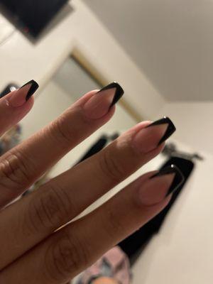 Acrylic nails with black v